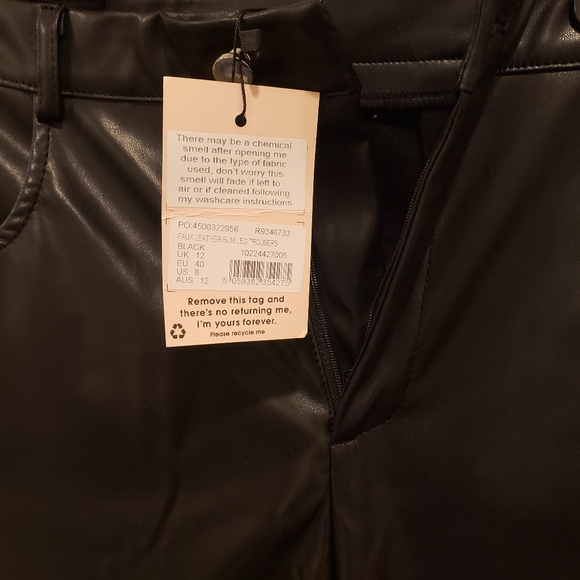 NWT MISGUIDED FAUX LEATHER PANTS - Picture 4 of 5